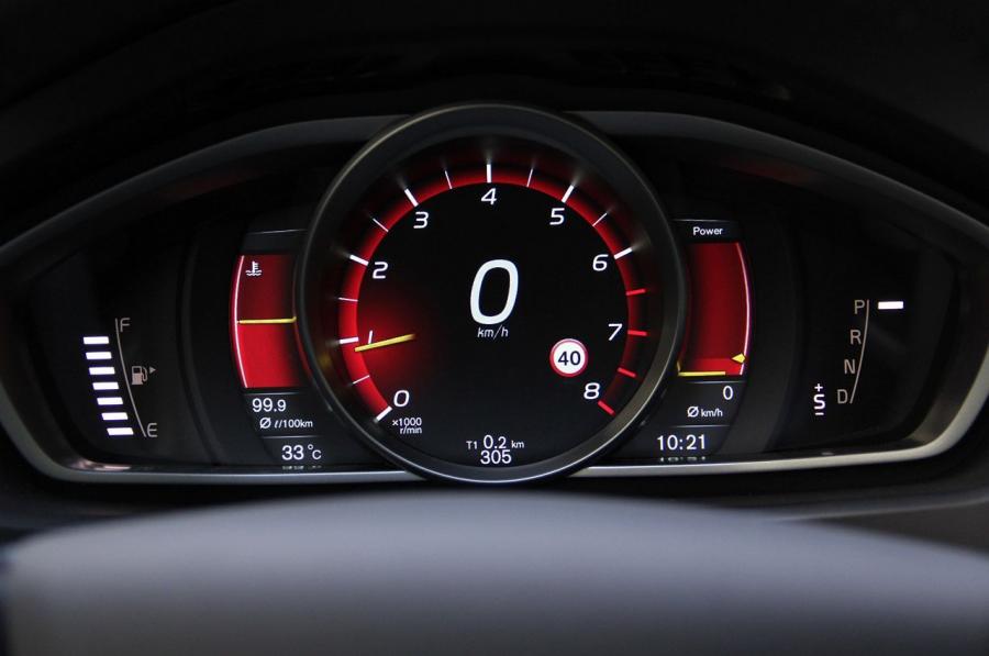  Volvo V40 2012 года  (фото 155 из 183)